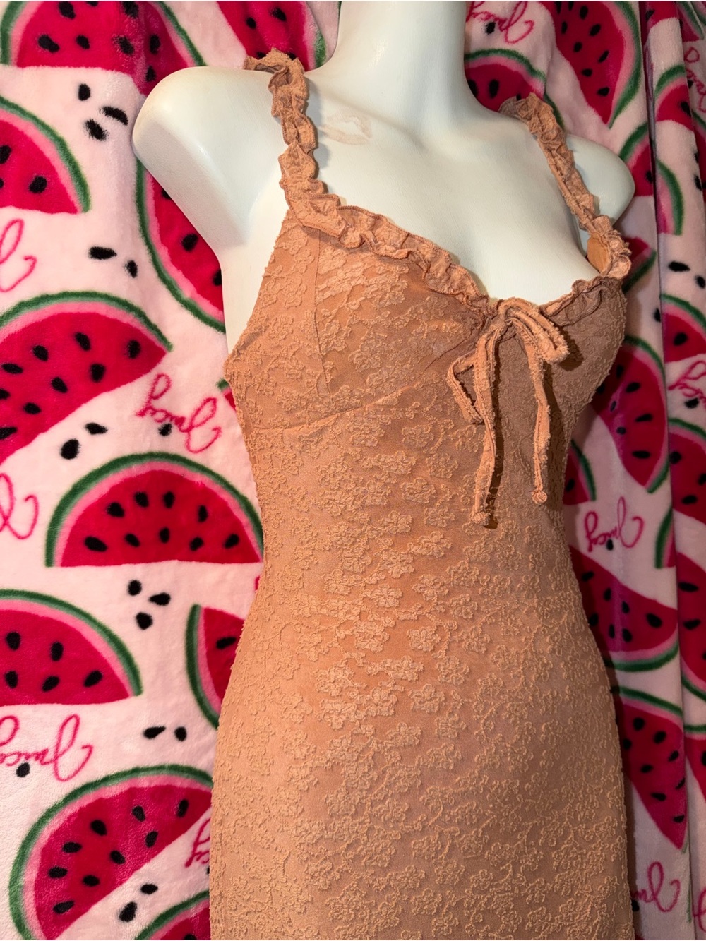 🤎 Ruffle-Trim High-Low Lace Pattern Dress - Picture 3 of 8
